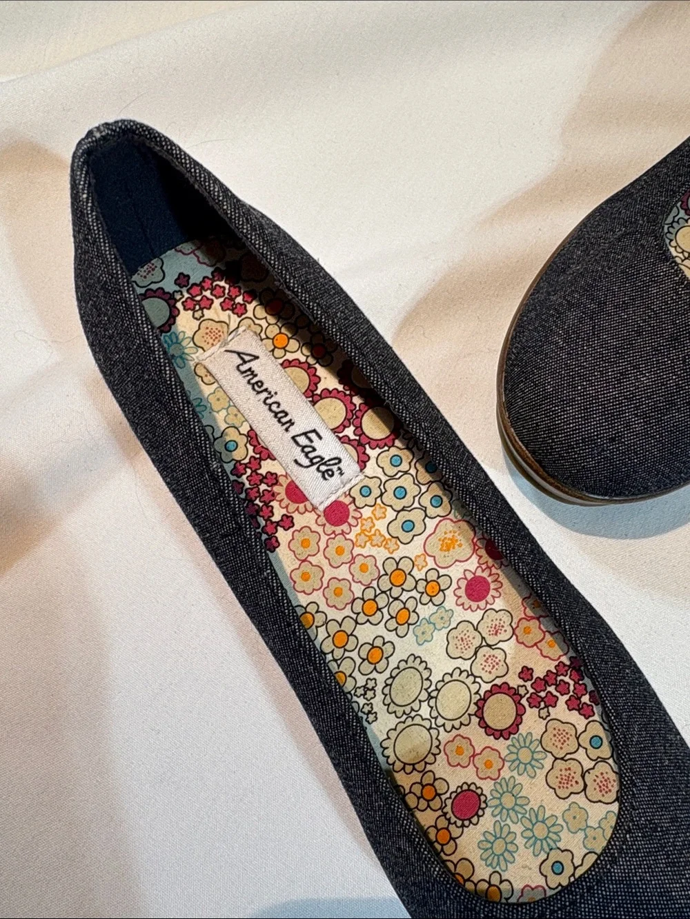 NWT American Eagle Dark Denim Wedges Floral-Insole size 5.5